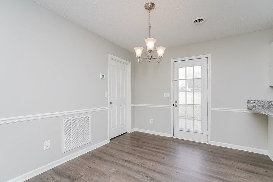 Building Photo - 2301 Weber Ct