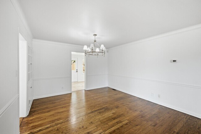 Building Photo - 1567 E 22nd St