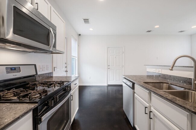 Building Photo - 6404 Carson Rdg