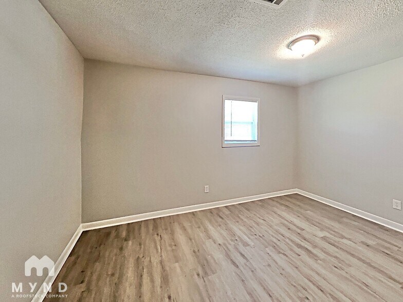 Building Photo - 8989 Leaf Ln