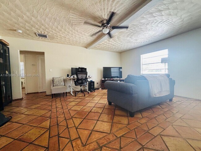 Building Photo - 1913 Riverside Dr