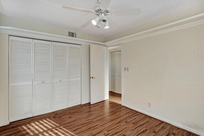 Building Photo - 9510 Seagrape Dr