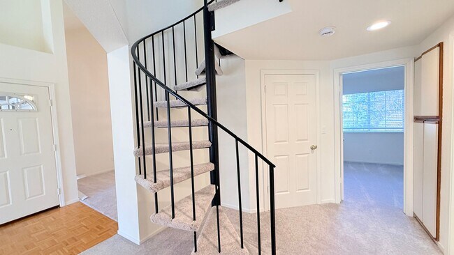 Building Photo - Charming 2BD/2BA + Loft, Upper Unit Condo in Alamo- Available NOW!