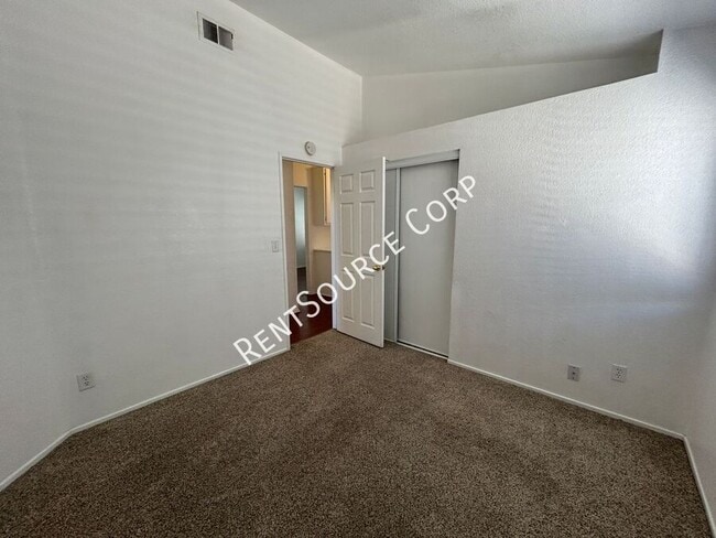 Building Photo - 39914 Milan Dr