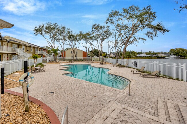 Building Photo - Lake Parsons Green