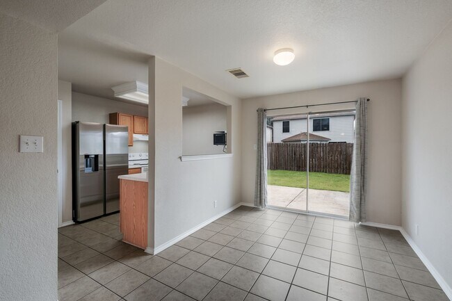 Building Photo - Well-Maintained Home with Open Layout & Great Location