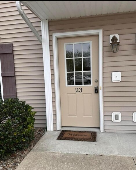 Building Photo - 2000 Curry Rd