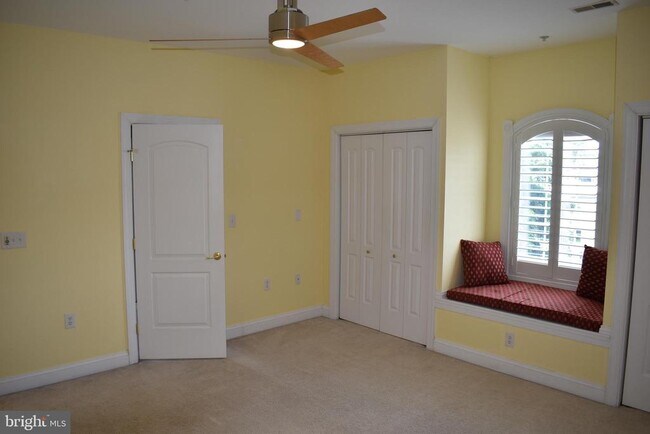 Building Photo - 204 Seneca Way