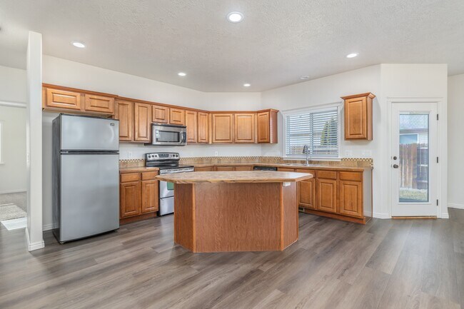 Building Photo - 911 N Scottish St