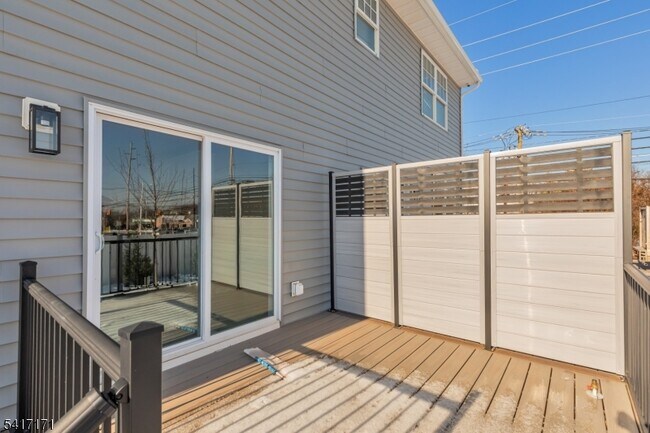 Building Photo - 152 N Auten Ave