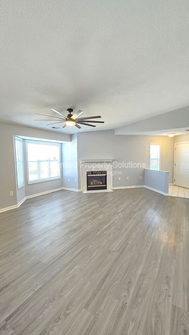 Building Photo - 4156 Breezewood Dr