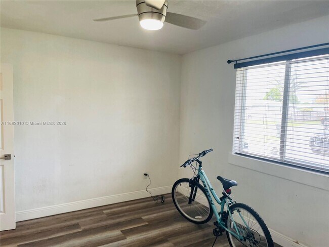 Building Photo - 3500 SW 36th St