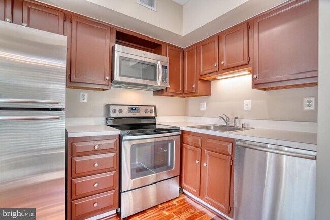 Building Photo - 1209 N Pitt St