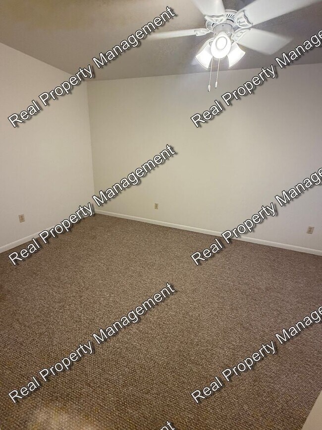 Building Photo - Large Three Bedroom Crown Point Duplex