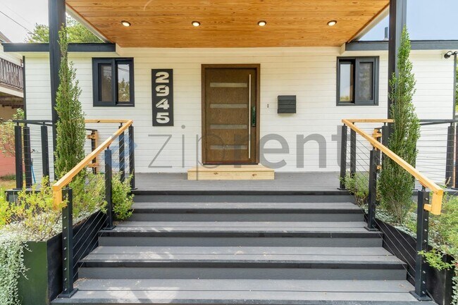 Building Photo - Unit