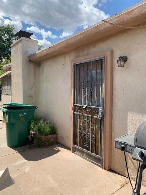 Building Photo - 452 S Solomon