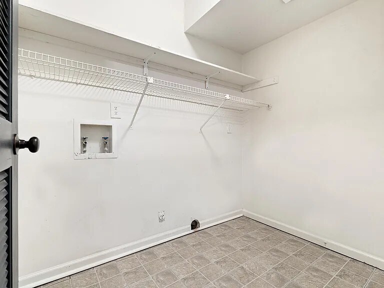 Building Photo - 3260 Overton Manor Dr