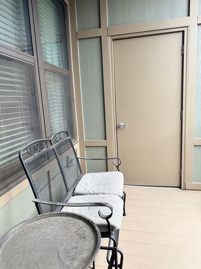 Building Photo - CityView at Riverwalk - Available January 2026! Gorgeous UNFURNISHED 2 bed/w 2 bath (both ensuite...