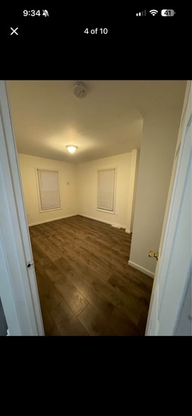 Building Photo - 10 Cherry St