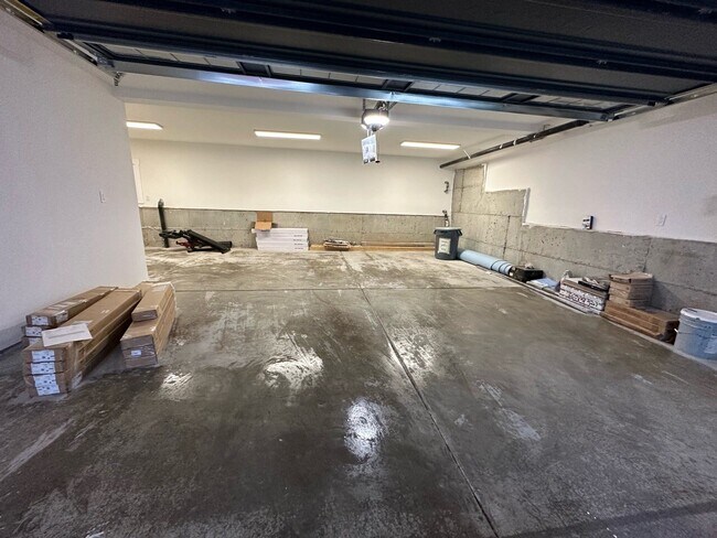 Building Photo - 22320 SE 43rd Pl