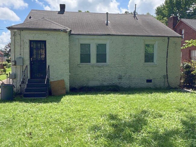 Building Photo - 859 Biggs St