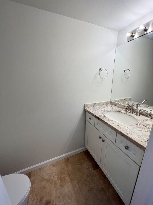 Building Photo - Newly renovated Carmel Valley townhome in The Groves