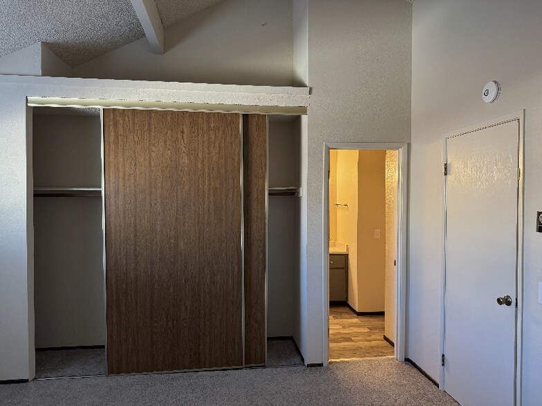 Building Photo - 1043 Copeland Creek Dr