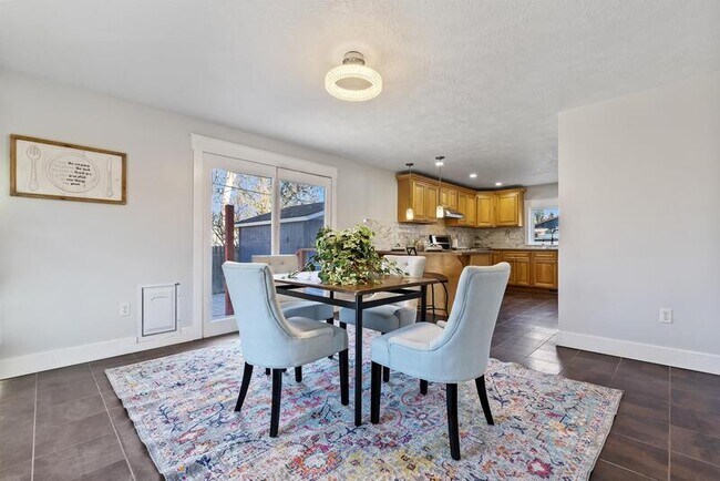 Building Photo - 3718 Custer Dr