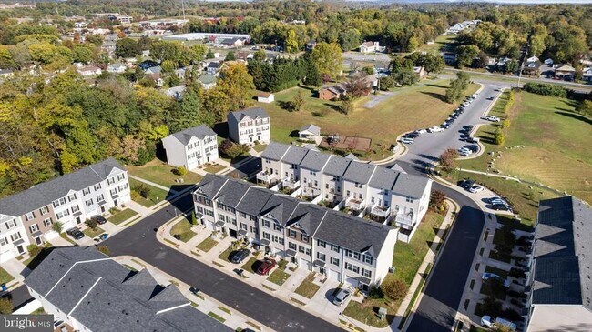 Building Photo - 109 Lance Wy