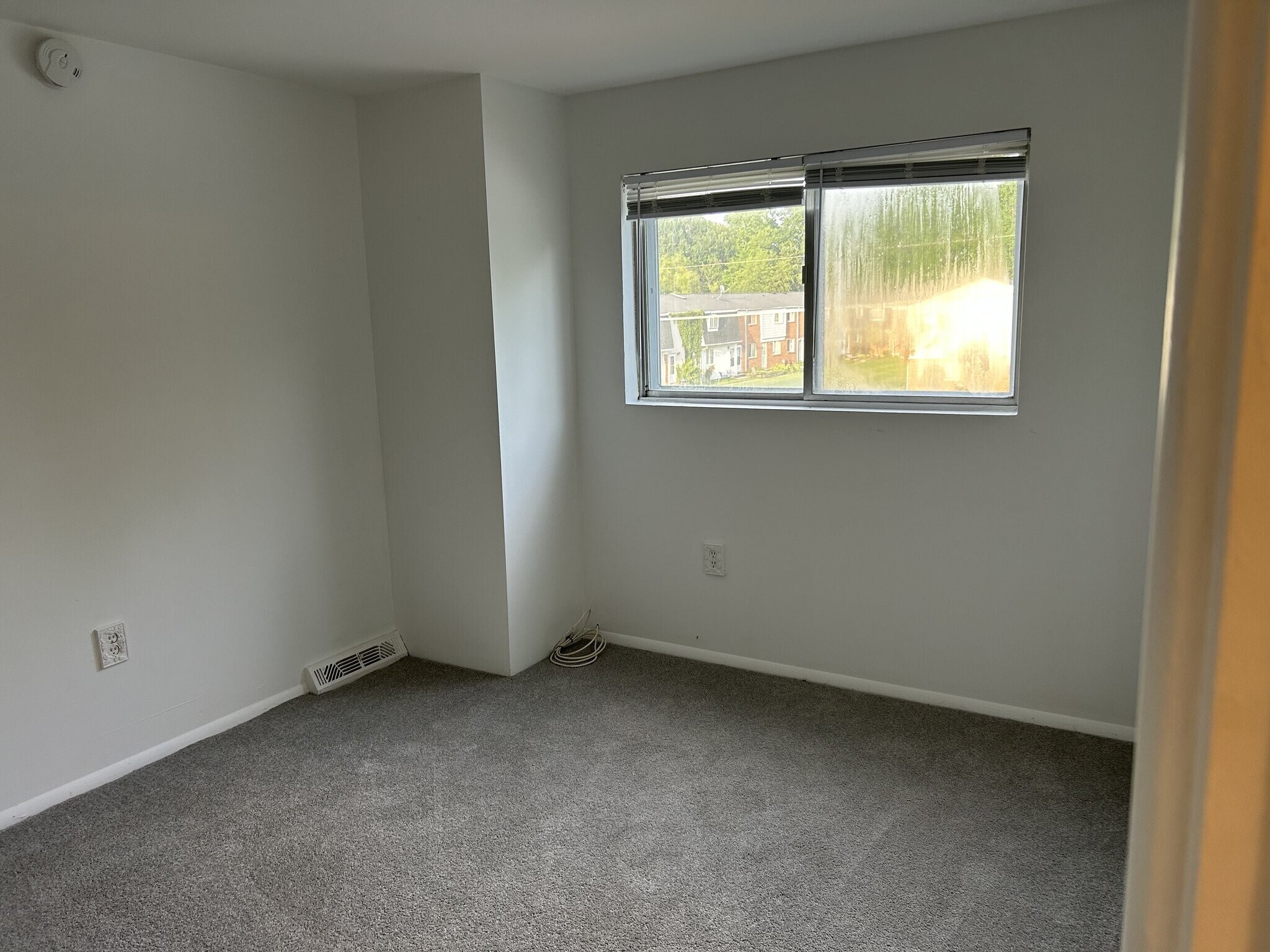 Building Photo - 218 Aster Ln