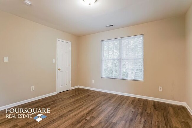 Building Photo - Single Family House | 1st floor Bedroom | ...