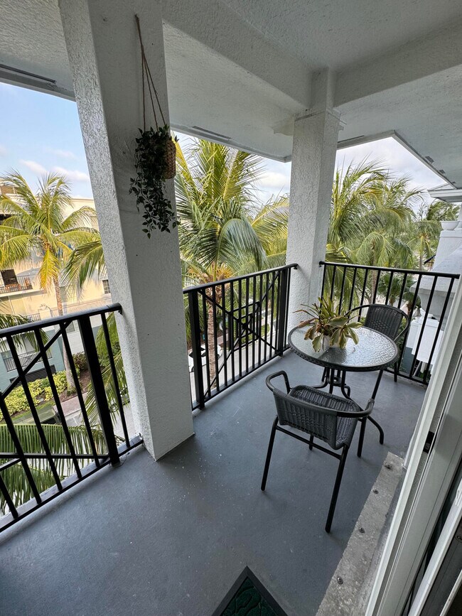 Building Photo - 250 NE 3rd Ave