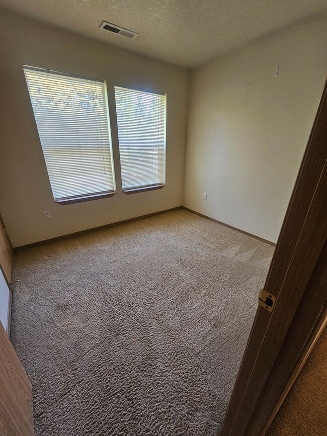 Building Photo - Beautiful Two bedroom townhome Available now!