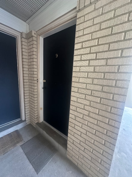 Building Photo - 673 E 6th Ave