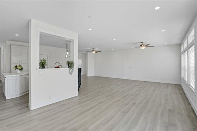 Building Photo - Great family home in rural setting.