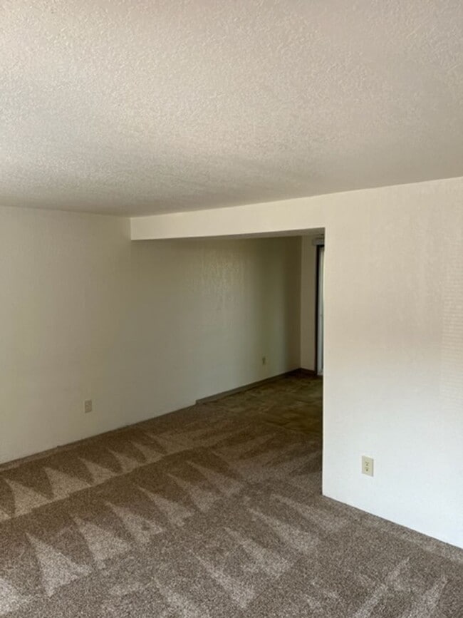 Building Photo - 2 BEDROOM TOWNHOME IN PHOENIX