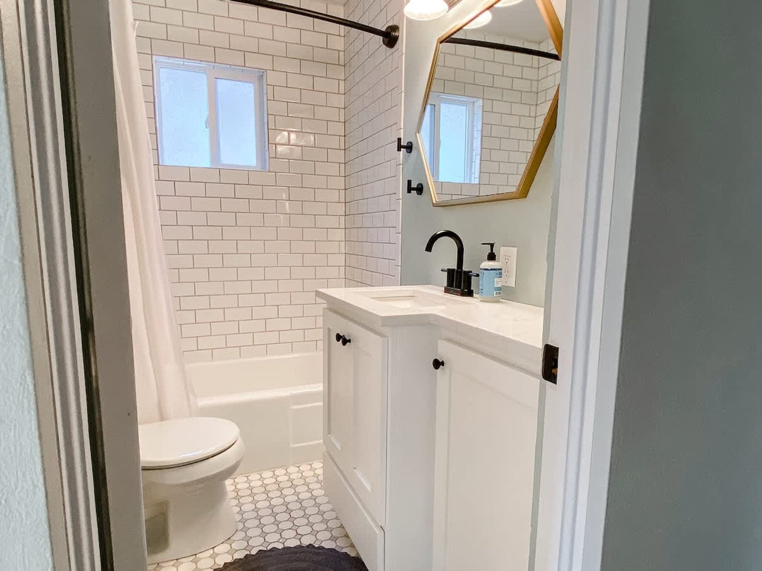 Building Photo - 920 W Lemp St