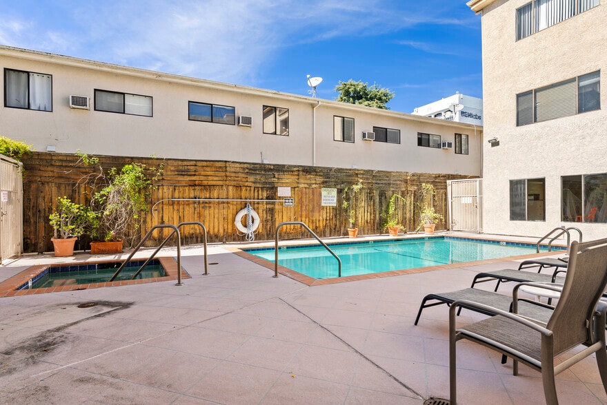 Building Photo - 14630 Dickens St