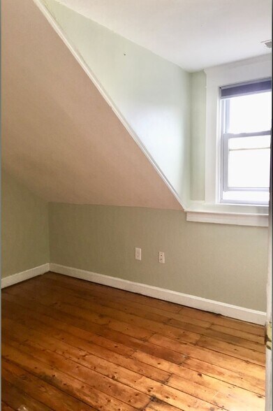 Building Photo - 42-44 Brighton Street (Maintenance Lease Up Only)