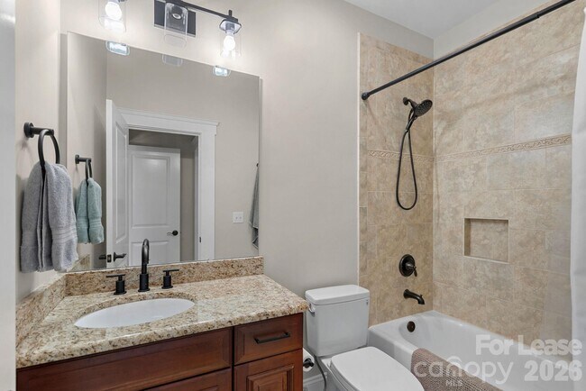 Building Photo - 3813 Lakeside Dr