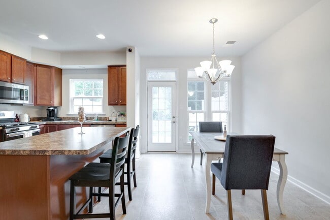 Building Photo - 8992 Ringview Dr