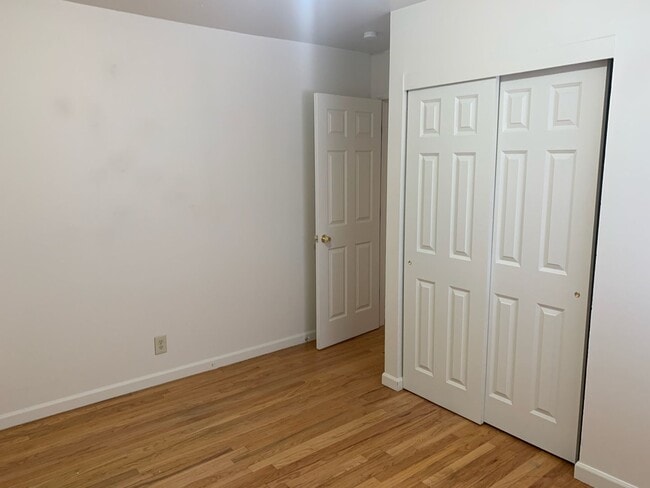 Building Photo - Fantastic 3BD/1BA!