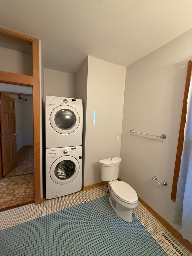 Building Photo - 1333 E Wilson St