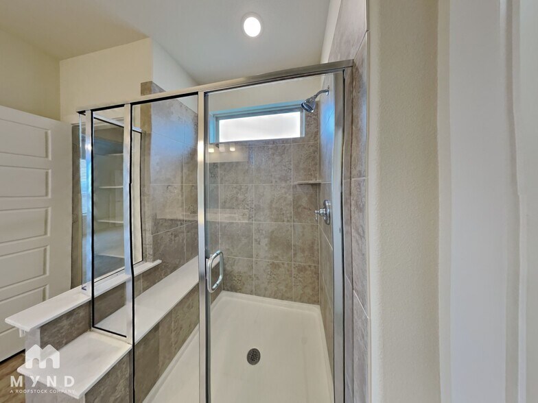 Building Photo - 4725 Tanglewood Dr