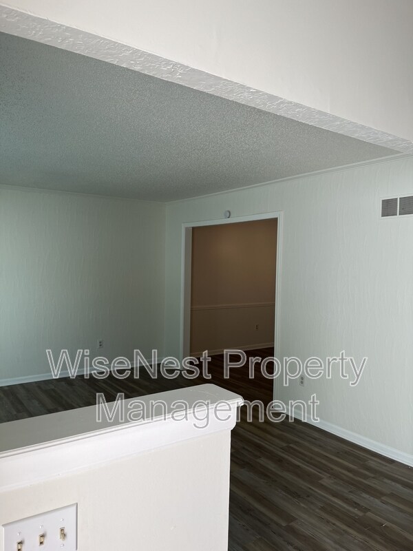 Building Photo - 514 SE Adobe Dr