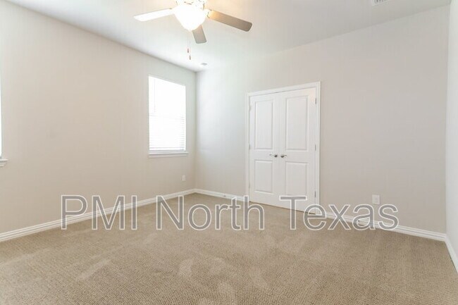 Building Photo - 1005 Kennedy Dr