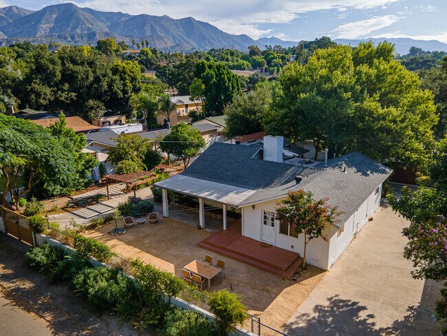 Building Photo - 228 N Pueblo Ave