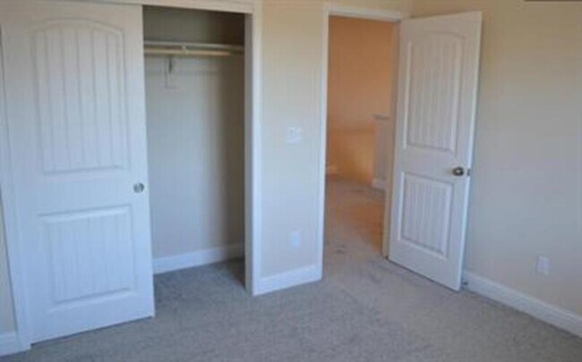 Building Photo - 2406 Gabriel Dr