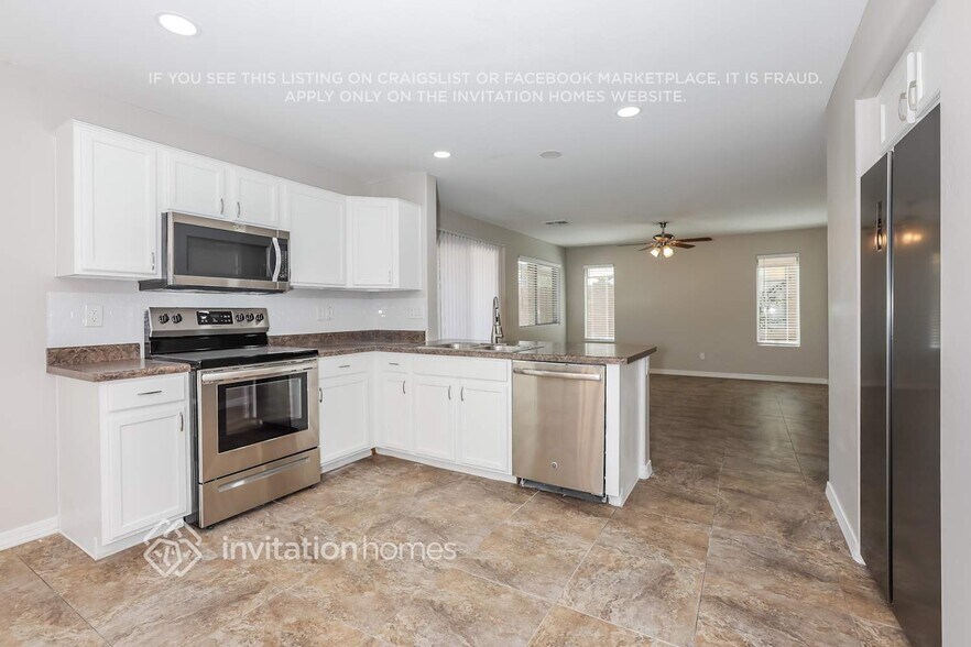 Building Photo - 1382 E Penny Ln