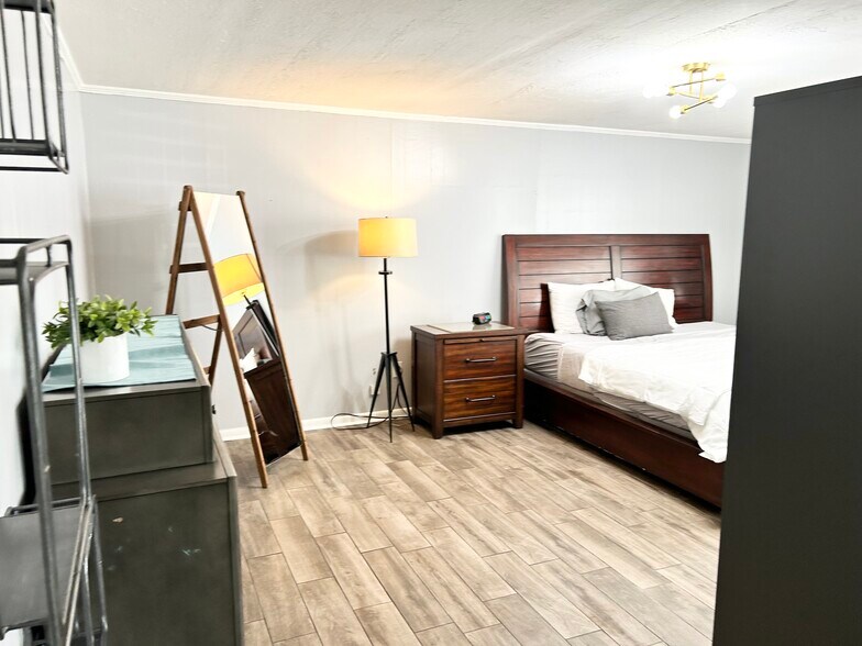 Building Photo - 2320 Vista Ave